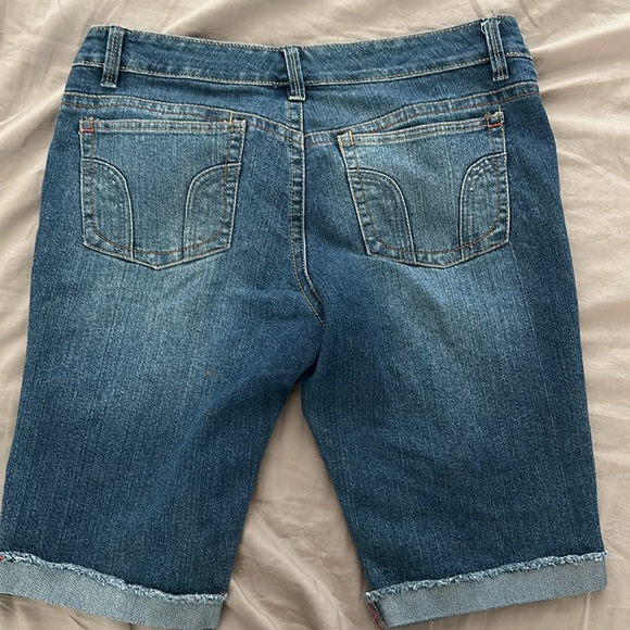 Size 11 union bay Jean shorts great condition barely worn. - Picture 3 of 3